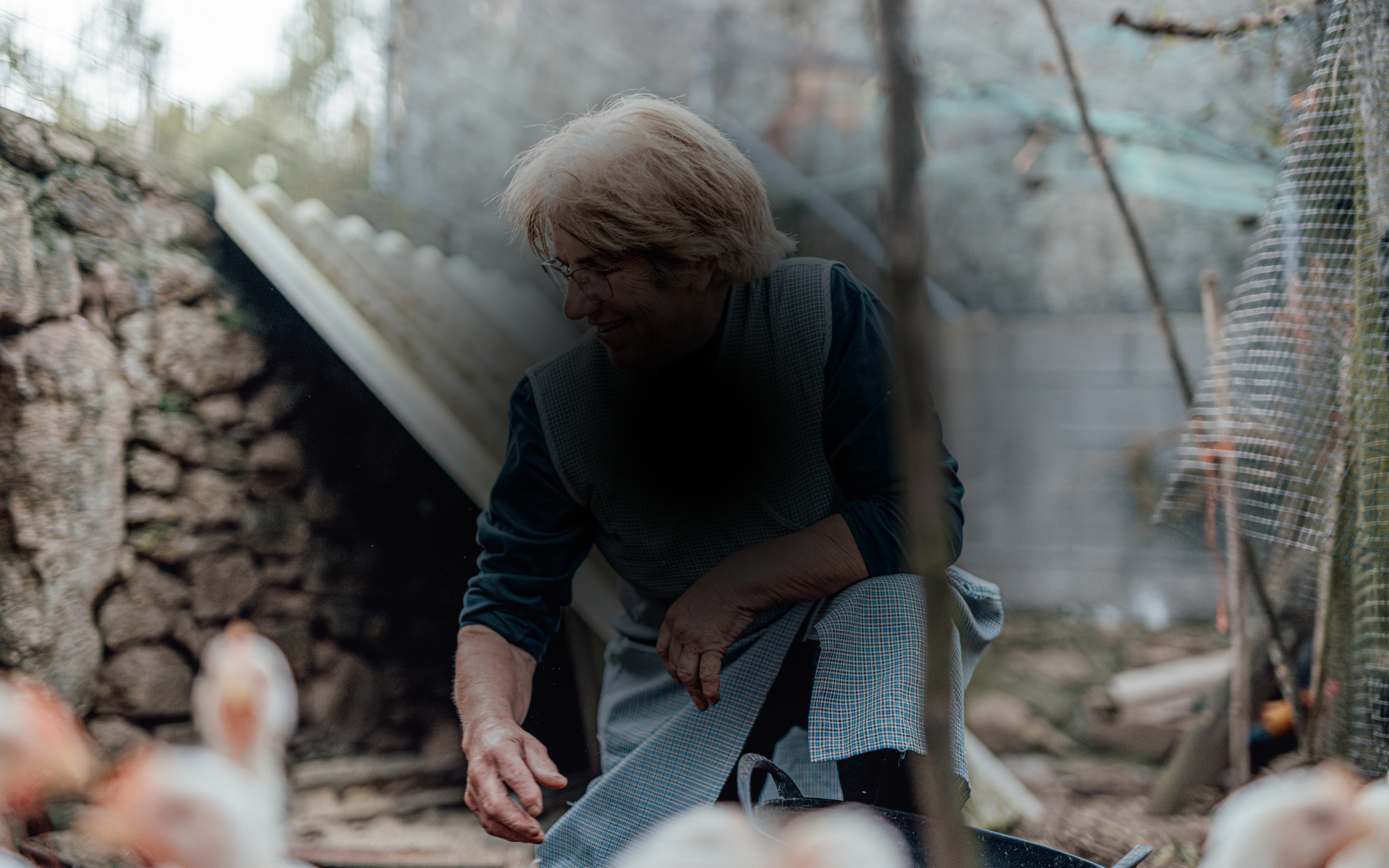 Image of Woman with an overlay simulating Macular Degeneration on top of the image